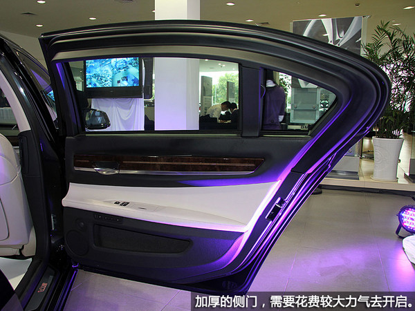 售二千万全国独家实拍宝马760li防弹车