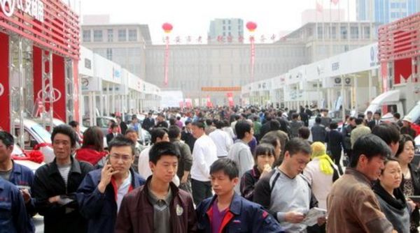 推陈出新逆市增长 百强巡展弄春潮高清图片