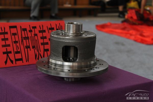 再添利器 陆风x8 无敌差速锁版激情上市