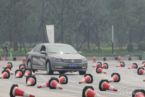 上海大众全新帕萨特深度试驾活动成都举行