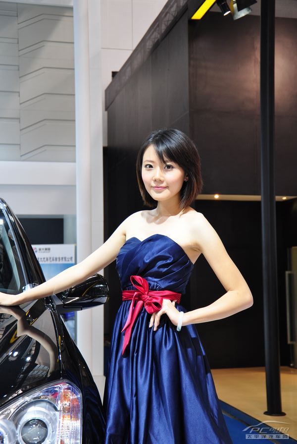 第十届天津国际车展双龙汽车展位美女车模