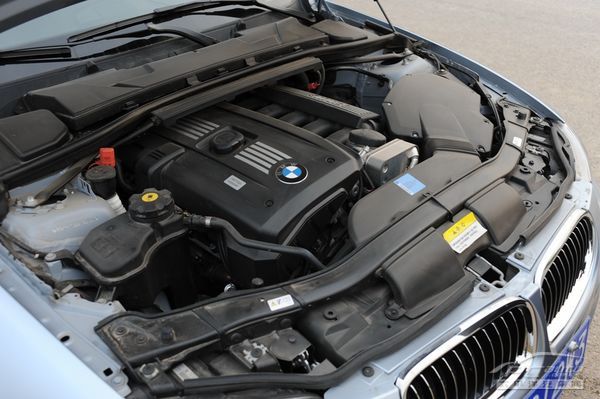2011款bmw 325i发动机; 宝马3系; 悦享奔腾驾驭前行bmw 3系媒体