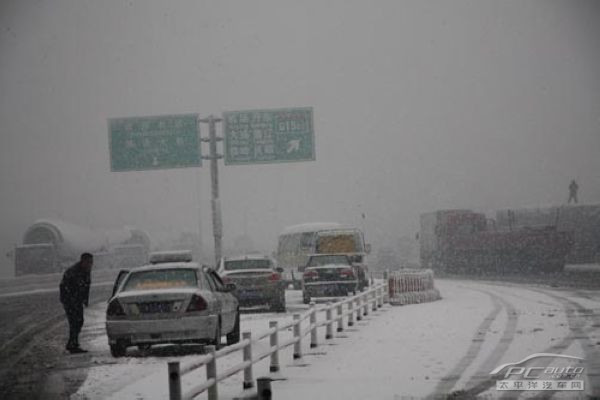 因普降大雪 辽宁境内多条高速公路封闭