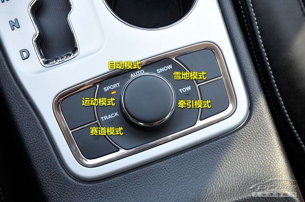 实拍Jeep大切诺基SRT8 能下赛道的SUV