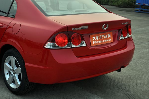 外观方面,思铭的尺寸与第八代思域有稍微的不同,其中长度为4545mm