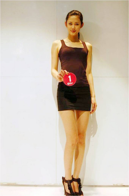 内衣皇后联袂足球宝贝,奇瑞车展美女惊艳曝