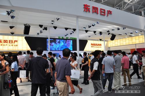 上市活动即将启动，启辰展位人头攒动