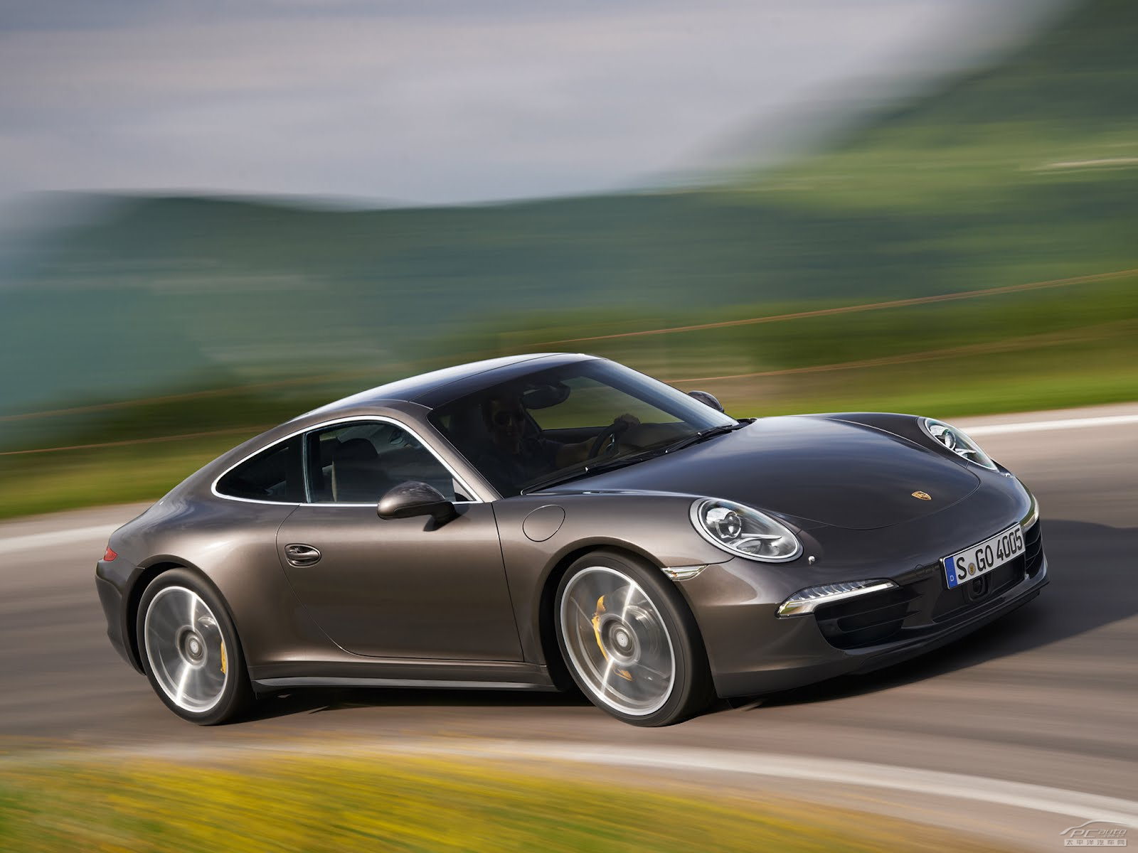 2097314_2013-Porsche-Carrera-4-4S-4.jpg