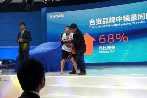 坚强508挽救一家人生命 车主亲谢东风标致高清图片