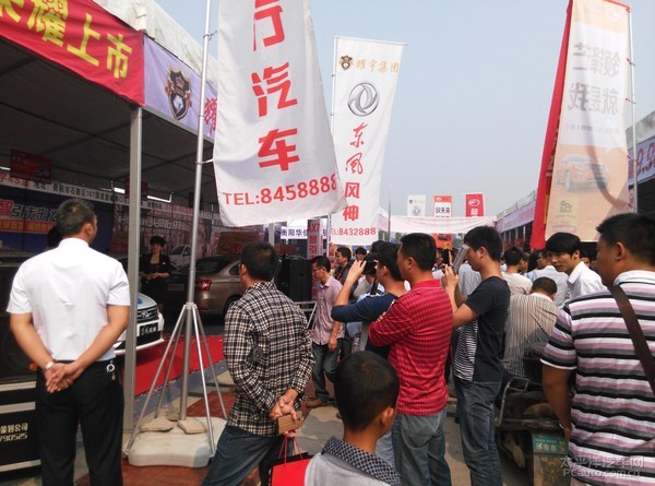 都市suv东风风神ax7亮相衡阳汽车博览会高清图片