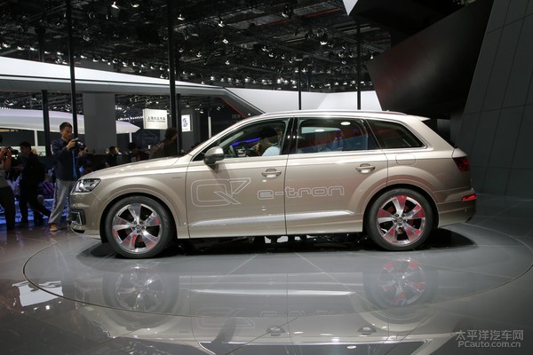 奥迪Q7 e-tron