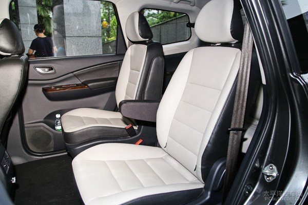 动力方面,东风风行S500 1.6L公务版依旧搭载1.6L自然吸气发动机,高清图片