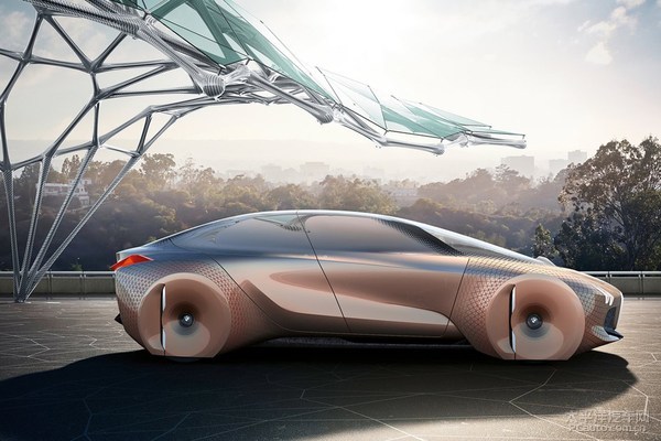 7842867_BMW-Vision_Next_100_Concept_2016_1280x960_wallpaper_03_thumb.jpg