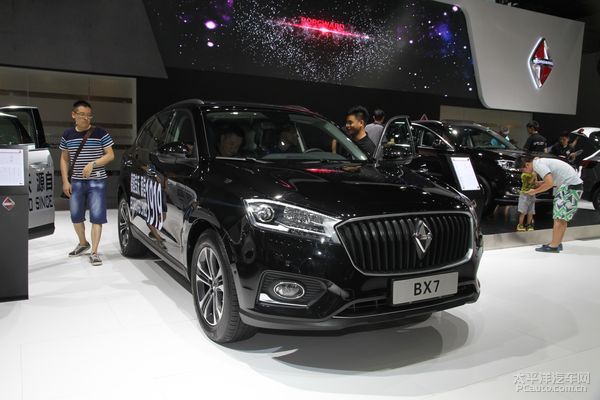 2016深圳车展:实拍宝沃首款suv----bx7