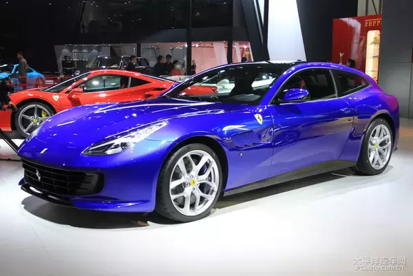 法拉利GTC4Lusso T