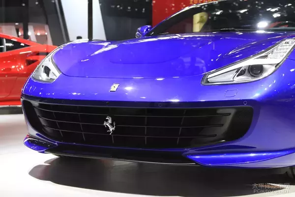 法拉利GTC4Lusso T