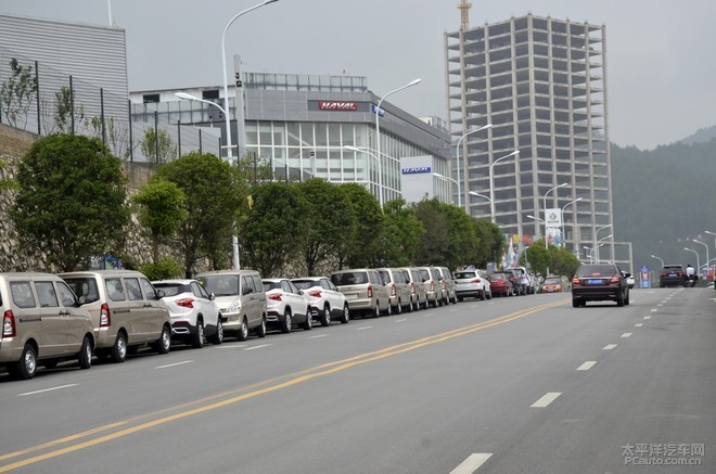 孟关汽车城 正宇五菱宝骏店停车方便【图】_贵阳_汽车