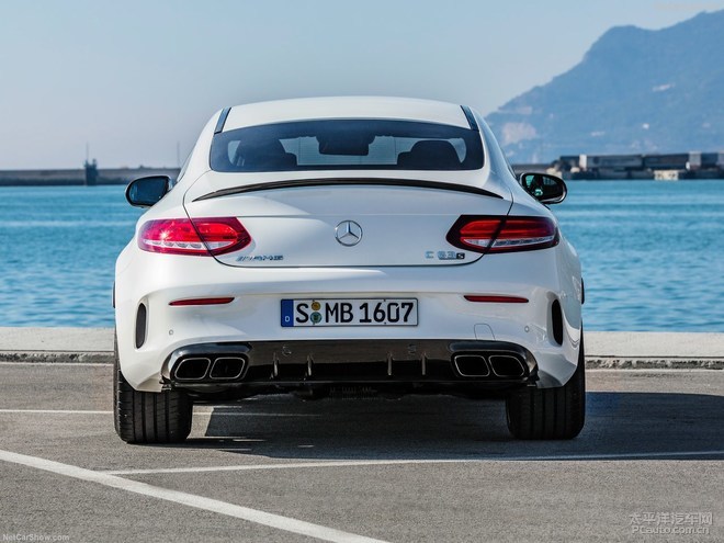 奔驰2019 c63 s amg coupe官图