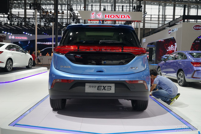 北汽新能源ex3下线 4月上市/续航或有500km