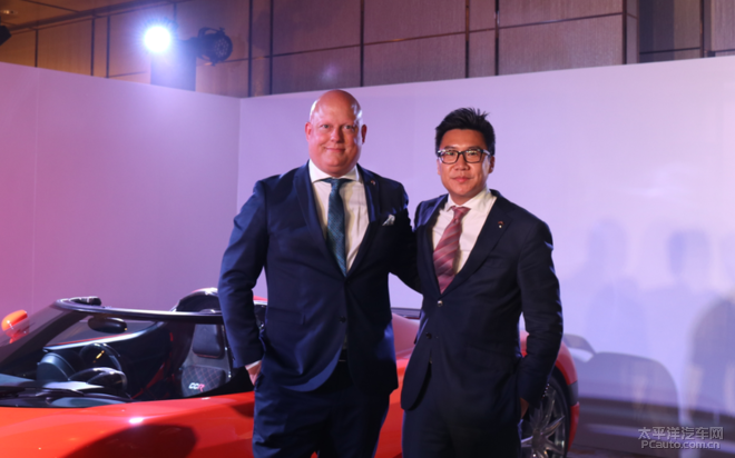 科尼赛克创始人兼首席执行官christian von koenigsegg与嘉成汽车董事