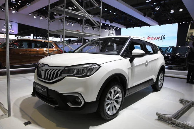 2019上海車展：華晨中華新款V3首發(fā)