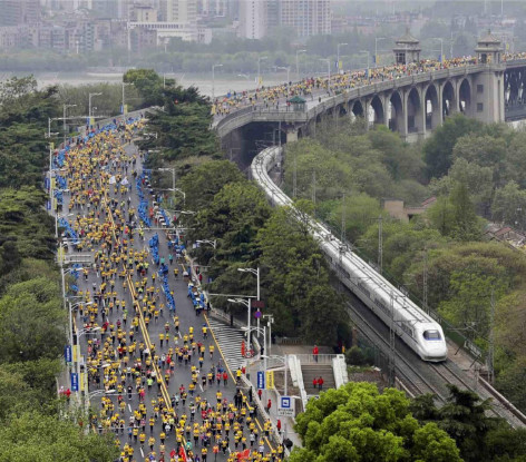 新科雷嘉领跑2019东风雷诺武汉马拉松