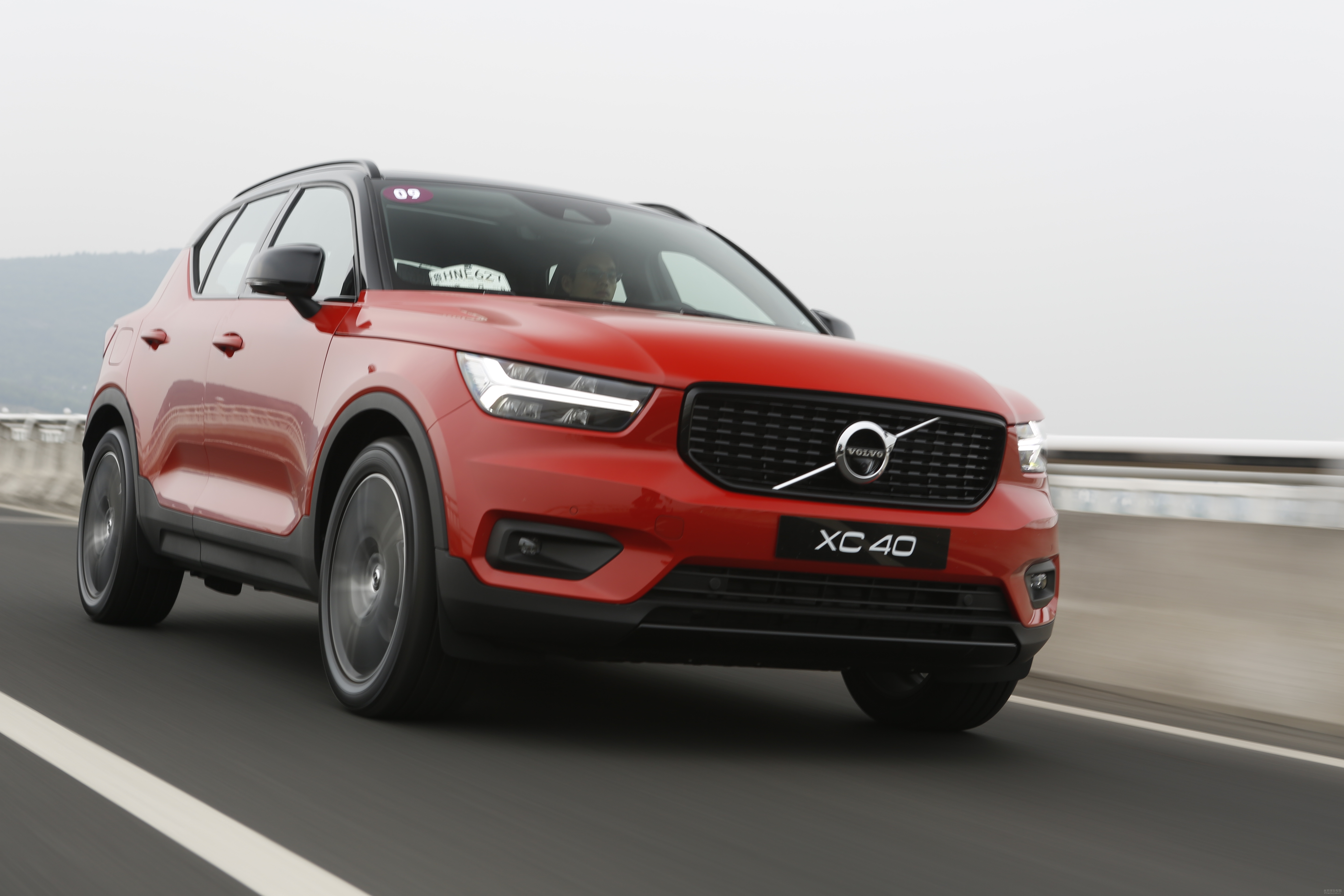 试驾国产沃尔沃xc40t4四驱运动版试驾体验