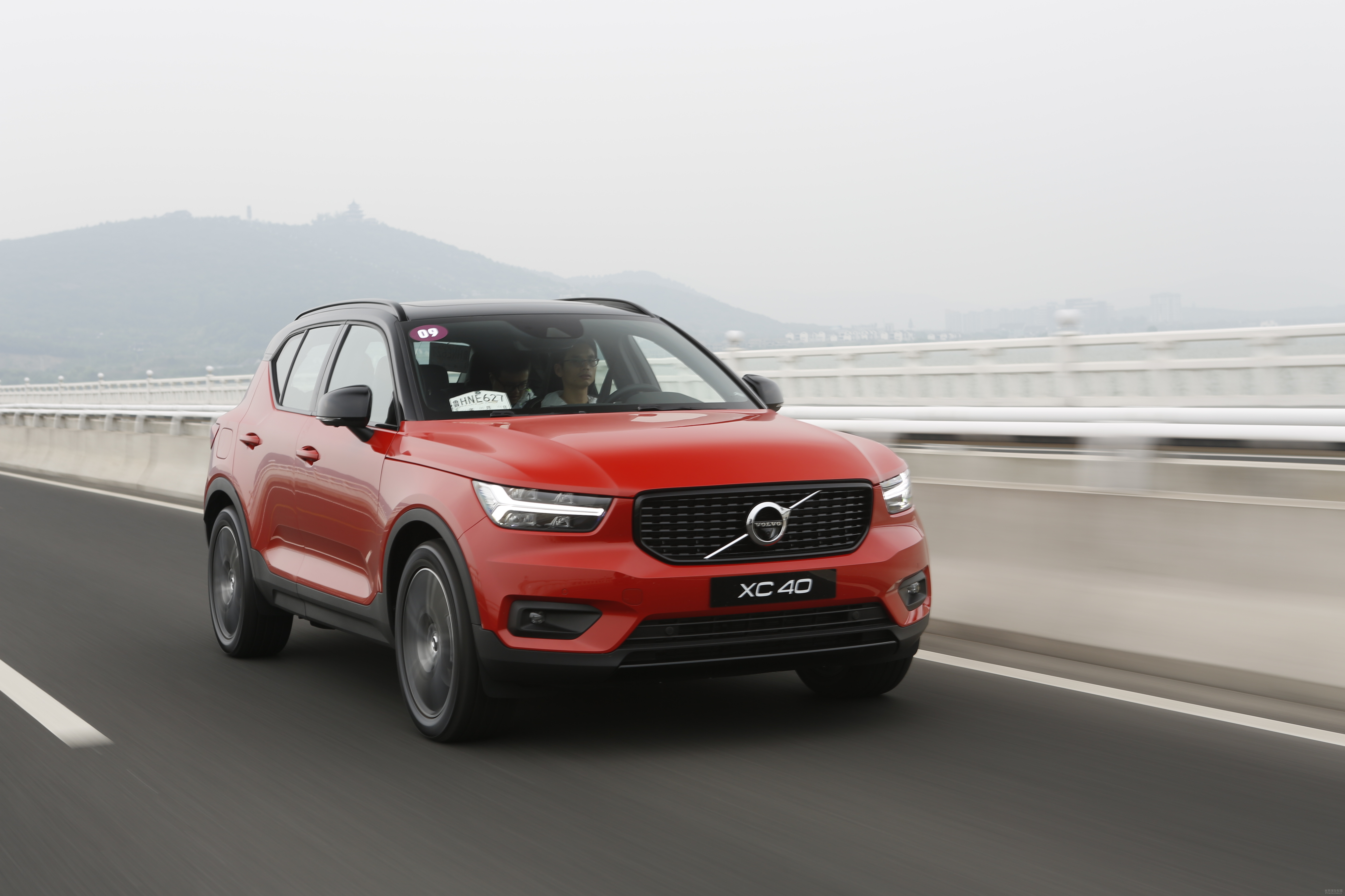 试驾国产沃尔沃xc40t4四驱运动版试驾体验