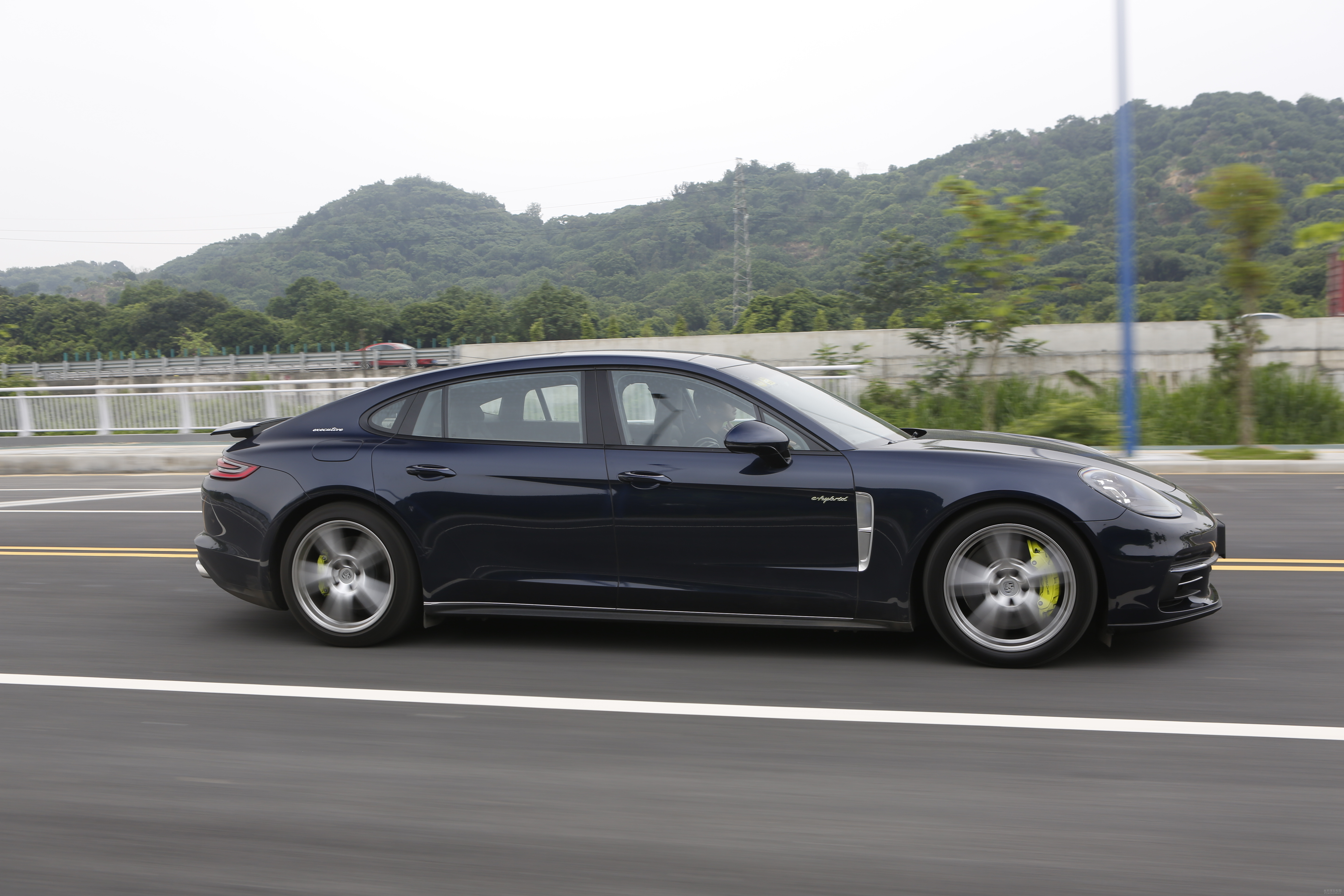 行政级运动员 测保时捷panamera 4混动版