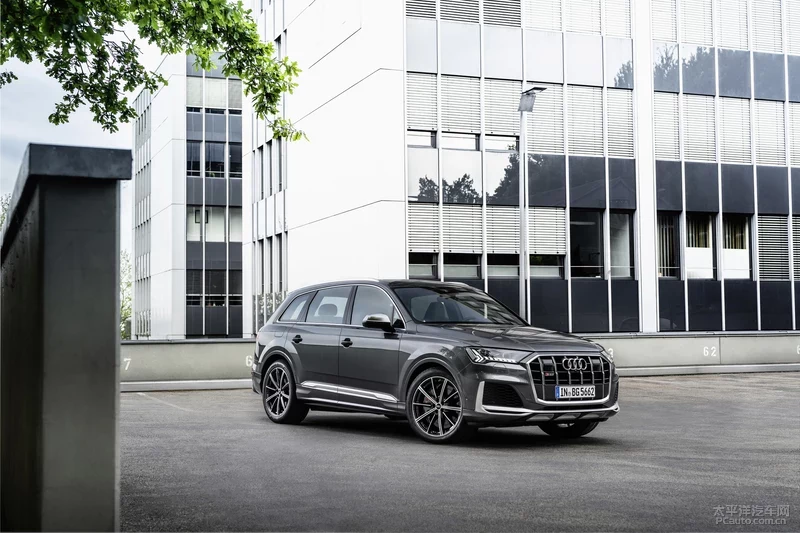 新款?yuàn)W迪SQ7/SQ8換裝4.0T V8引擎 4.1s破百！