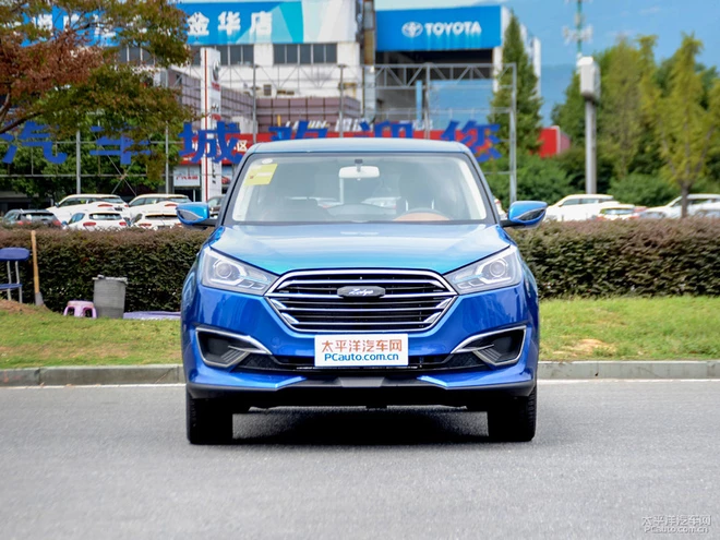眾泰T300小強(qiáng)版正式上市 售4.59-5.59萬元