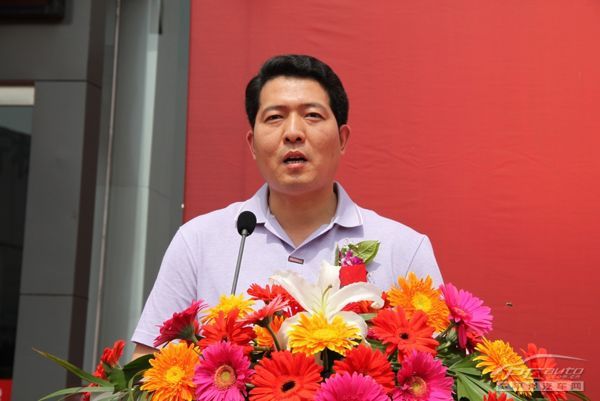 济南金万通汽贸集团营销总监贾伟先生致欢迎辞