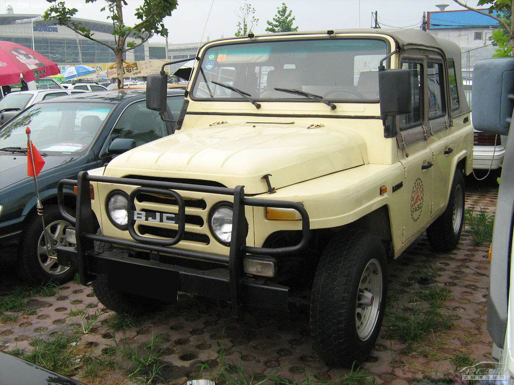配专属标识 Jeep牧马人周年纪念版售47.99万元-新浪汽车