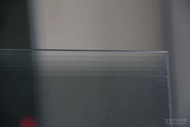 这次是用北极光X-75前档膜，对比了贴了5层膜的玻