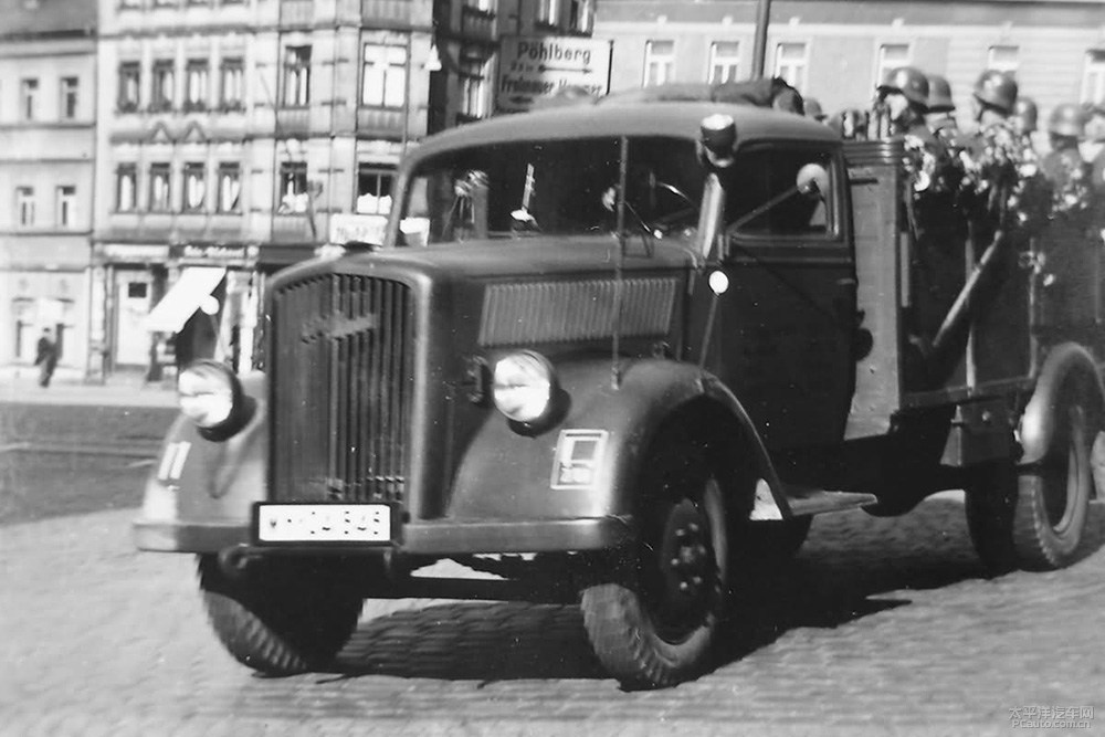 欧宝blitz卡车是二战期间纳粹德国的步兵战场投送的主力运输工具