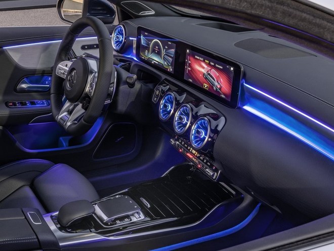 梅赛德斯-AMG A35三厢版官图 或年底发布