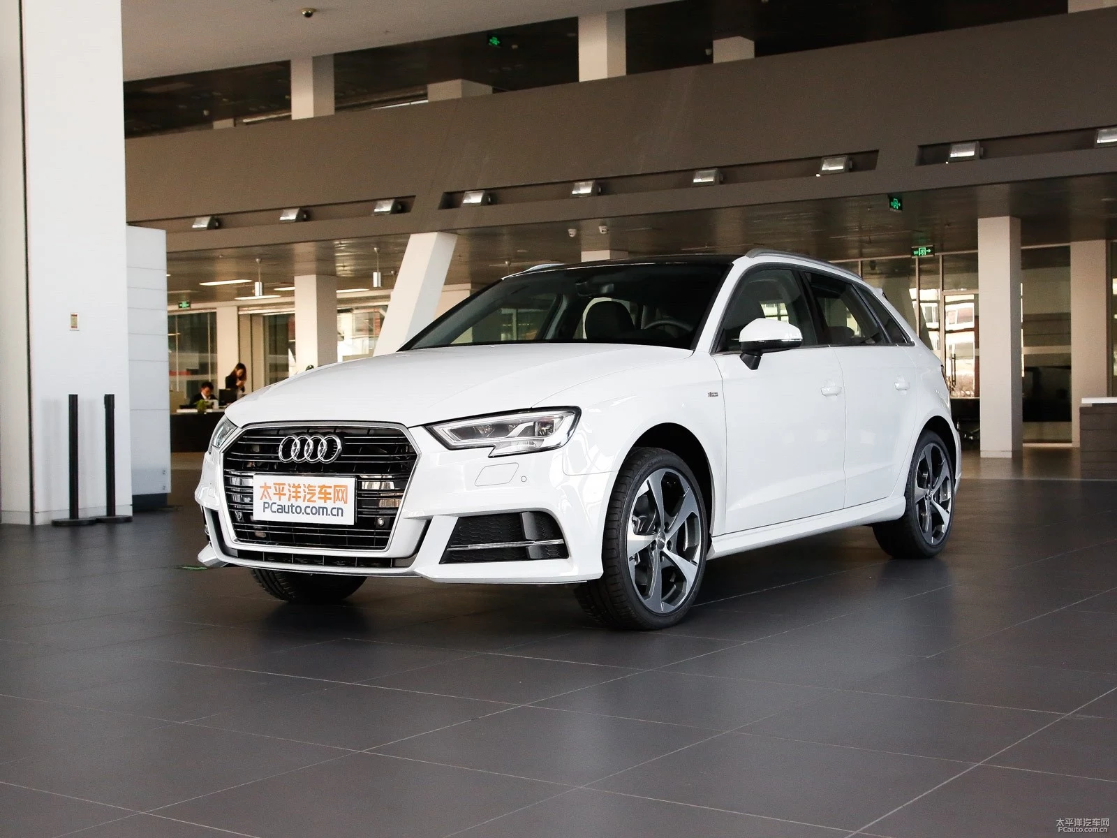 德系入门性能车 奔驰AMG A35L对比奥迪S3