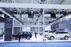 全新路虎衛(wèi)士110首次亮相南京車展