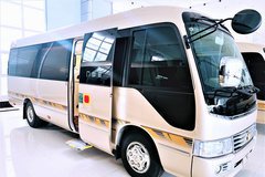 丰田考斯特12座客车-高规格商务用车