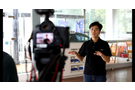 央视记者对北京华奥汽车高级车辆维修技术专家进行专访